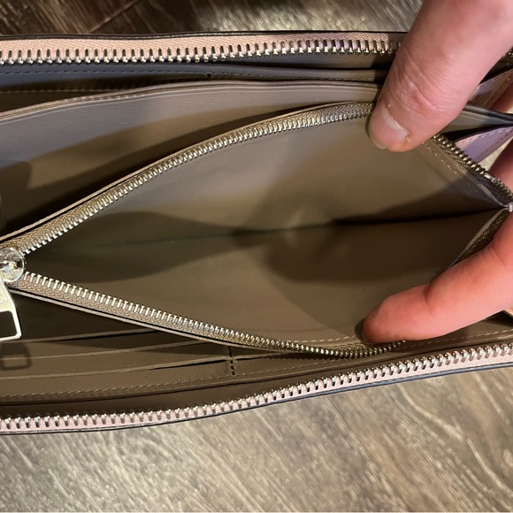 Louis Vuitton Comete Wallet in Taurillon Leather - Picture 16 of 16